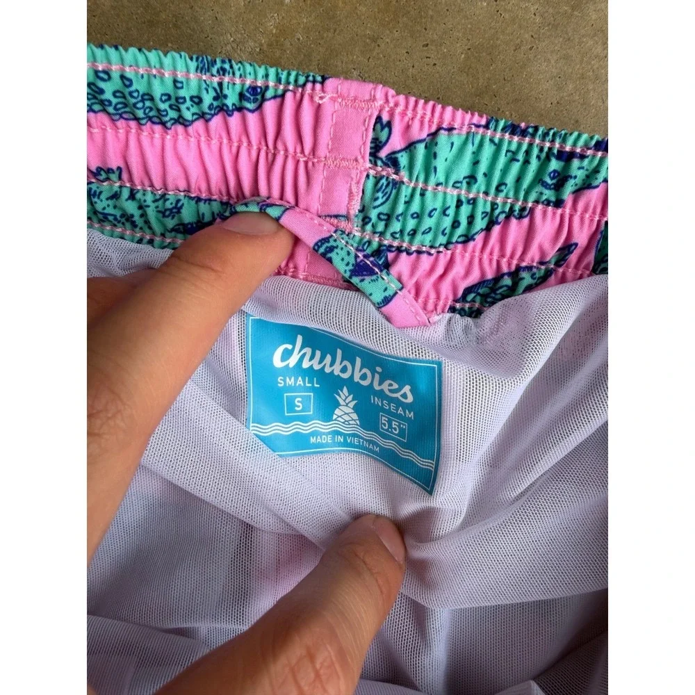 Chubbies Swim Trunks Alligator Print Size Small Pink 5.5